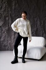 Женский Теплый Объемный Молочный Свитер Свободного Кроя