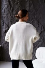 Женский Теплый Объемный Молочный Свитер Свободного Кроя
