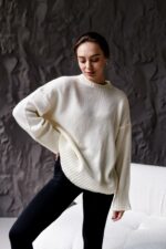 Женский Теплый Объемный Молочный Свитер Свободного Кроя