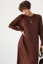 Женское Длинное Трикотажное Коричневое Платье Свободного Кроя
