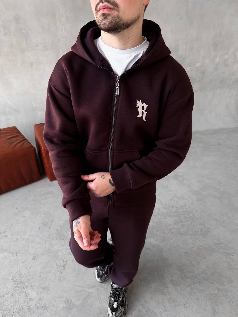 photo_2025-10-27_20-12-41 Мужской Утепленный Коричневый Спортивный Костюм "R" на Молнии с Начесом (Зипка + Штаны)