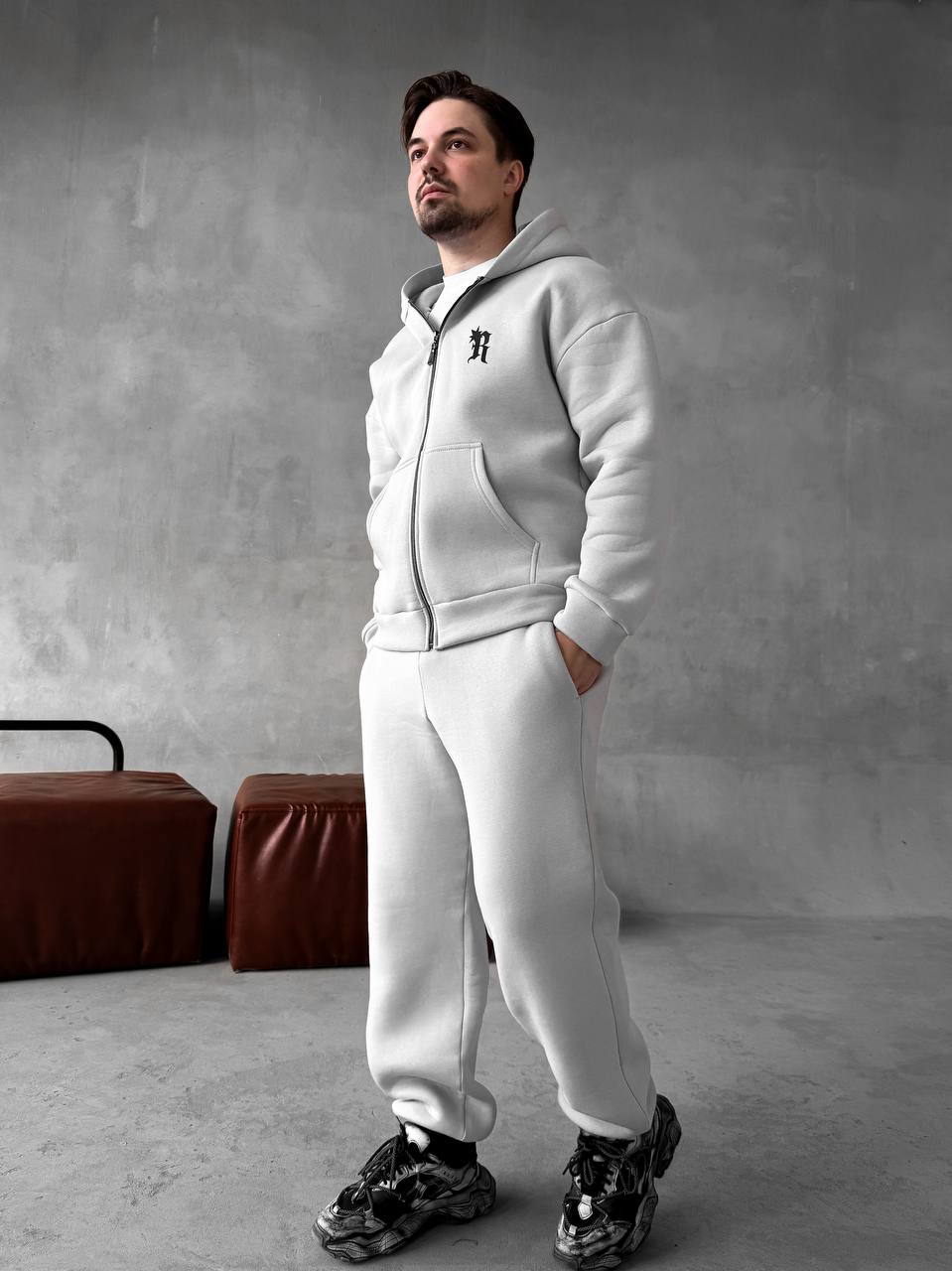 photo_2025-10-27_20-12-45 Мужской Утепленный Серый Спортивный Костюм "R" на Молнии с Начесом (Зипка + Штаны)