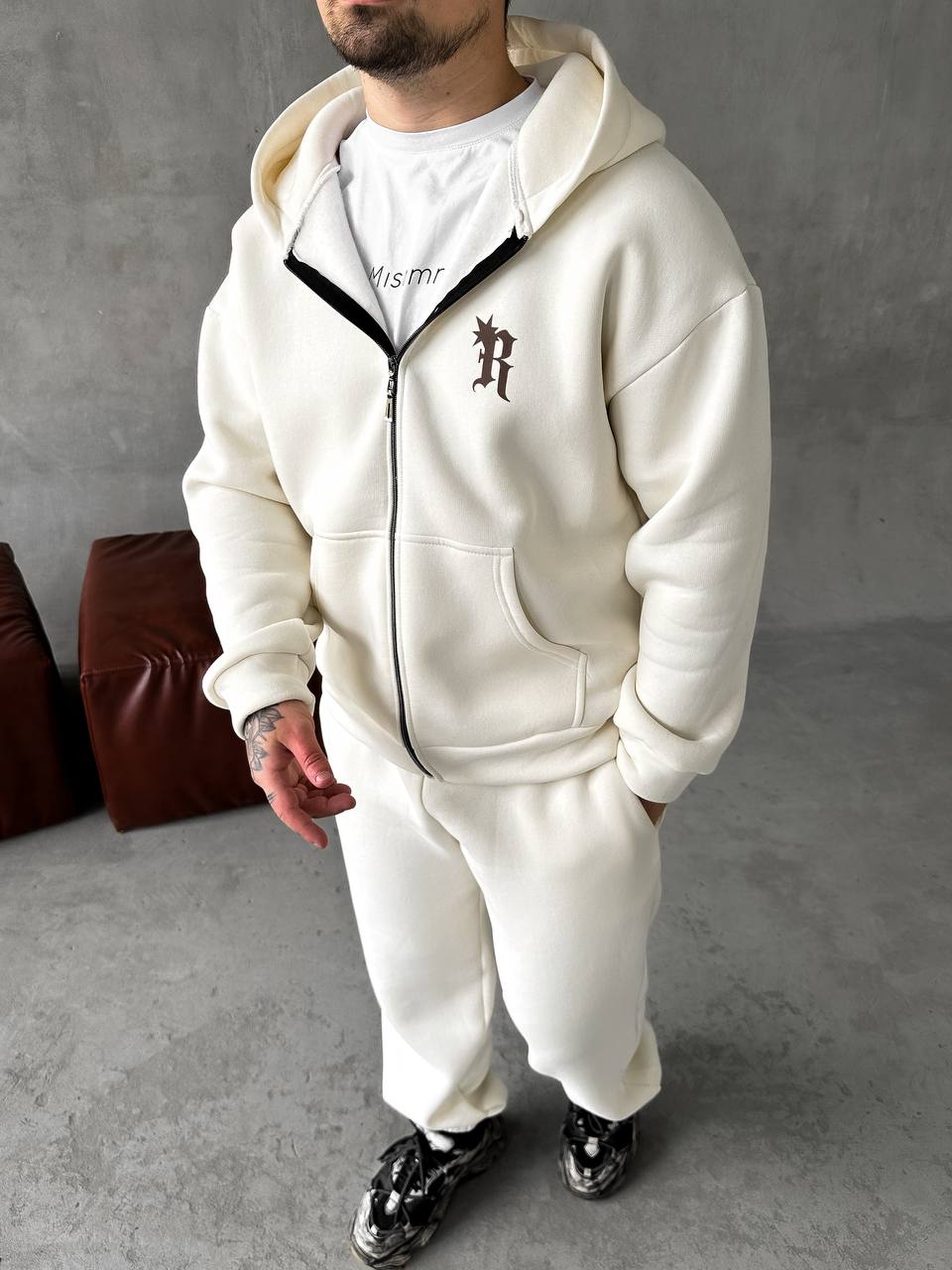 photo_2025-10-27_20-12-46 Мужской Утепленный Молочный Спортивный Костюм "R" на Молнии с Начесом (Зипка + Штаны)