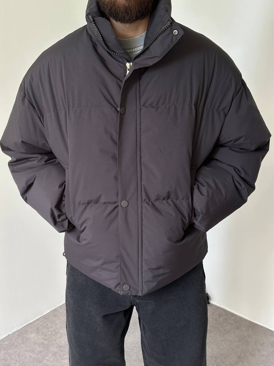 photo_2025-10-27_21-49-31 Мужская Зимняя Графитовая Куртка Пуфер - Стеганая Оверсайз с Высокой Горловиной