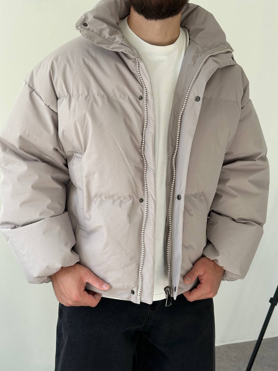 photo_2025-10-27_21-49-36 (2) Мужская Зимняя Серая Куртка Пуфер - Стеганая Оверсайз с Высокой Горловиной