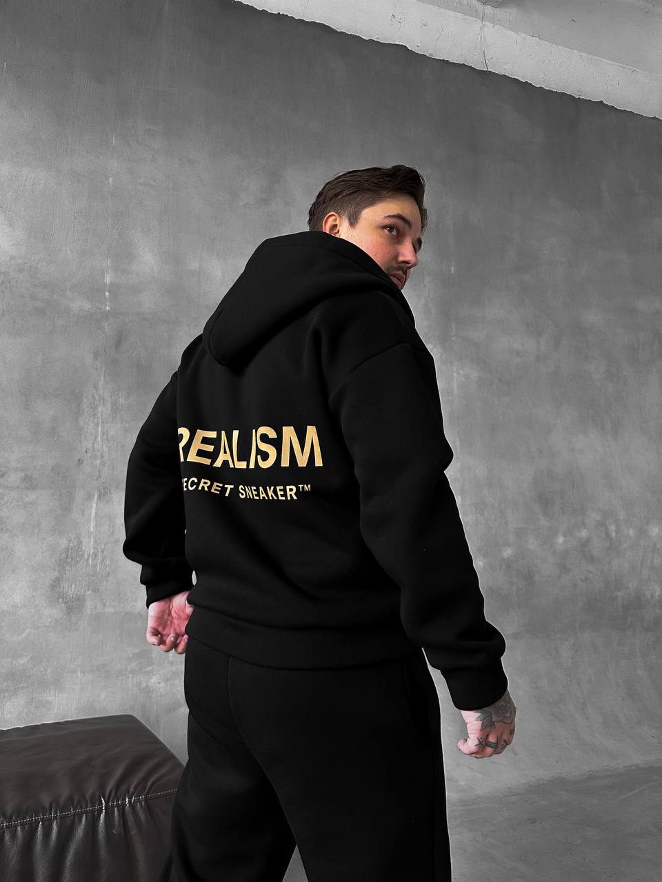 photo_2025-10-28_17-37-22 Мужской Черный Спортивный Костюм "Realism" Утепленный с Начесом на Молнии (Зипка + Штаны)