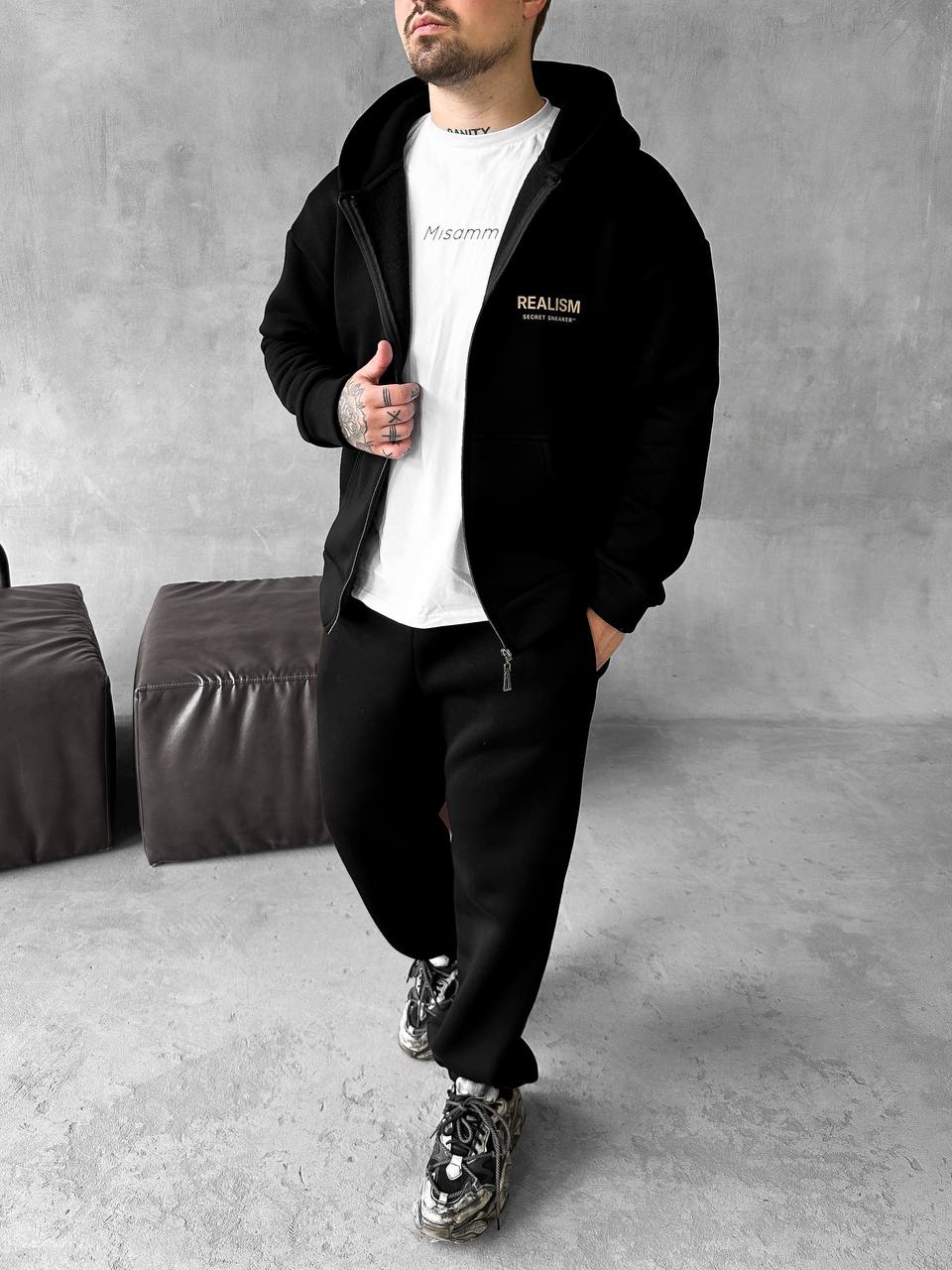 photo_2025-10-28_17-37-23 Мужской Черный Спортивный Костюм "Realism" Утепленный с Начесом на Молнии (Зипка + Штаны)
