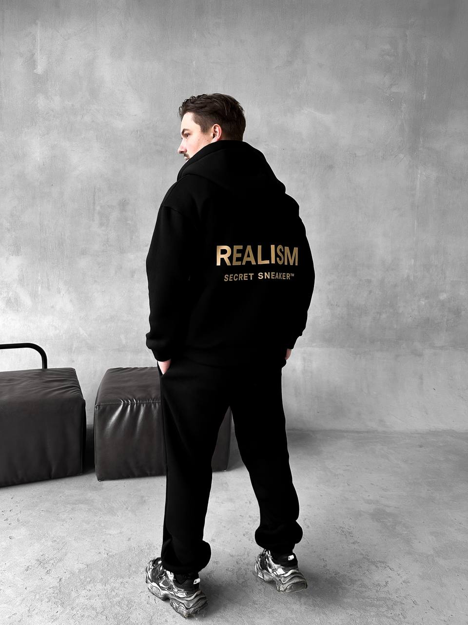 photo_2025-10-28_17-37-24 Мужской Черный Спортивный Костюм "Realism" Утепленный с Начесом на Молнии (Зипка + Штаны)