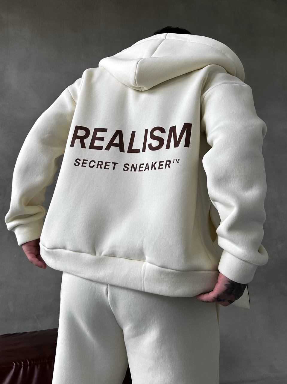 photo_2025-10-28_17-37-29 Мужской Молочный Спортивный Костюм "Realism" Утепленный с Начесом на Молнии (Зипка + Штаны)