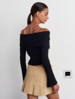 Женская Черная Кофта на Молнии с Широким Отворотом и Открытыми Плечами