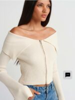 Женская Молочная Кофта на Молнии с Широким Отворотом и Открытыми Плечами
