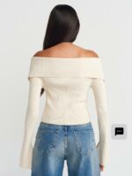 Женская Молочная Кофта на Молнии с Широким Отворотом и Открытыми Плечами