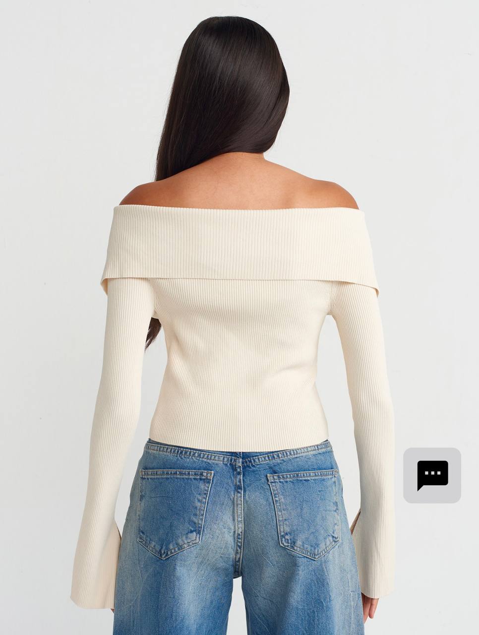 photo_2025-10-30_11-40-18 (2) Женская Молочная Кофта на Молнии с Широким Отворотом и Открытыми Плечами