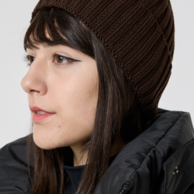 Женская Базовая Шоколадная Шапка в Широкий Рубчик с Отворотом