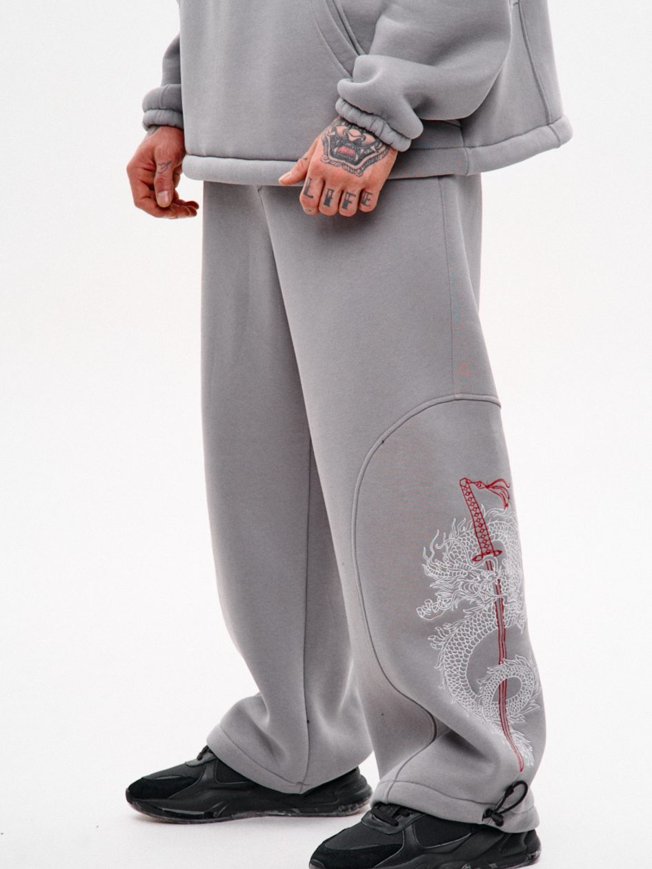 b5f422fdf5d716000b8f Мужские Широкие Серые Спортивные Штаны с Вышивкой - Утепленные на Флисе