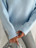 Женский Теплый Мягкий Голубой Свитер Оверсайз - Трикотажный с Заниженной Линией Плеча