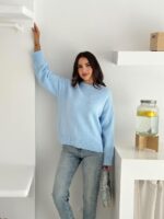 Женский Теплый Мягкий Голубой Свитер Оверсайз - Трикотажный с Заниженной Линией Плеча