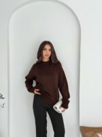 Женский Теплый Мягкий Коричневый Свитер Оверсайз - Трикотажный с Заниженной Линией Плеча