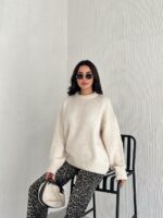 Женский Теплый Мягкий Бежевый Свитер Оверсайз - Трикотажный с Заниженной Линией Плеча