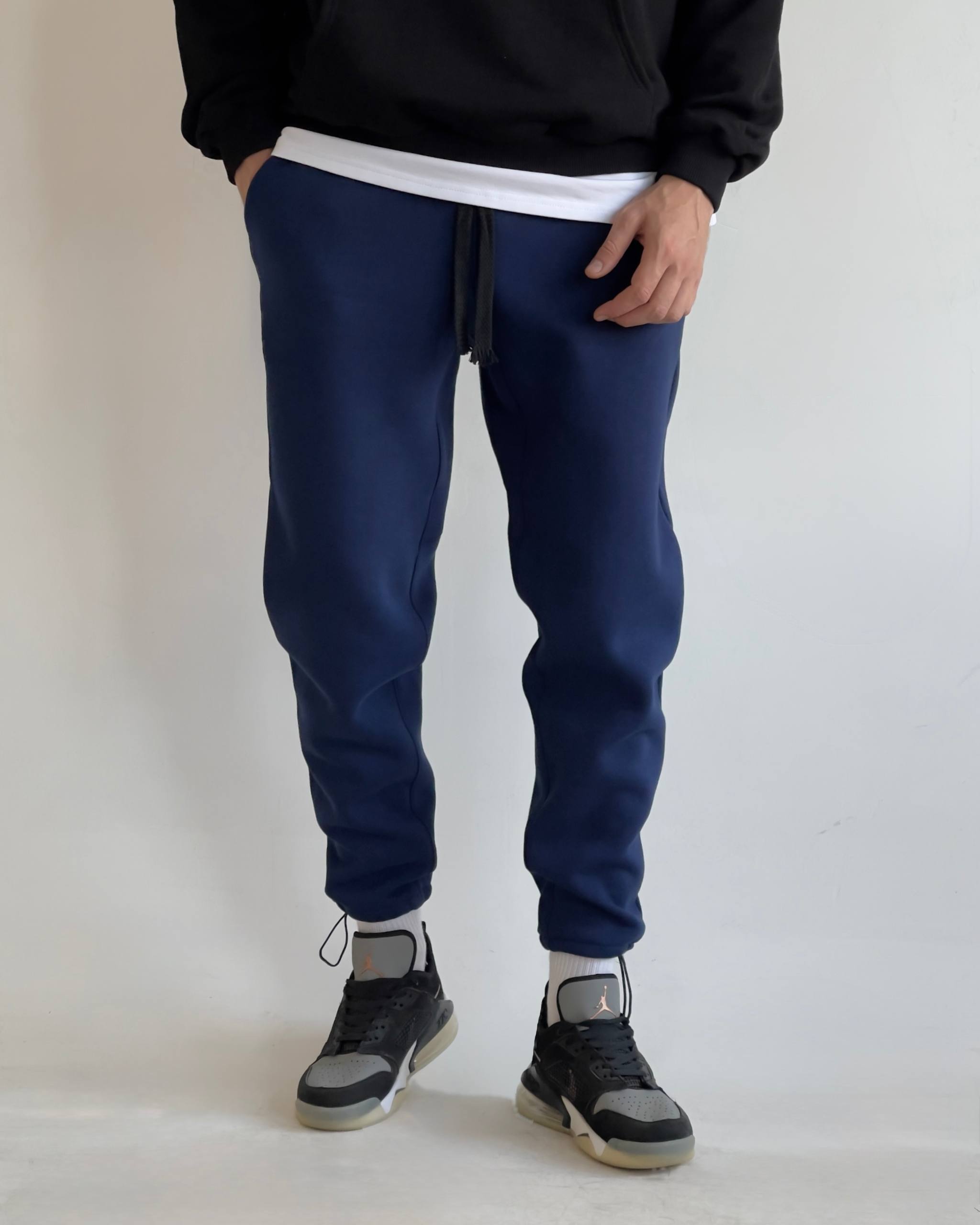 photo_2025-11-02_09-39-21 Мужские Утепленные Темно-Синие Спортивные Штаны на Флисе - Базовые Джоггеры с Затяжками