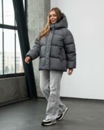 Женская Зимняя Темно-Серая Объемная Дутая Куртка - Стеганый Пуховик Дутик с Капюшоном