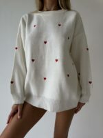 Женский Молочный Свитер Оверсайз с Вышивкою Сердечками