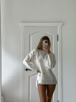 Женский Молочный Свитер Оверсайз с Вышивкою Сердечками