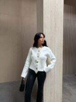 Женский Теплый Классический Белый Кардиган на Пуговицах с Рюшами