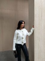 Женский Теплый Классический Белый Кардиган на Пуговицах с Рюшами