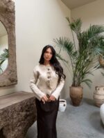 Женский Теплый Классический Бежевый Кардиган на Пуговицах с Рюшами