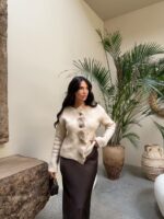 Женский Теплый Классический Бежевый Кардиган на Пуговицах с Рюшами