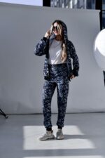 Женский Черный Спортивный Костюм в Поцелуях - Зип Кофта на Молнии + Штаны Джоггеры