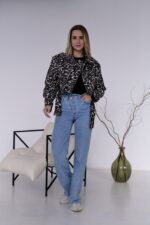 Женская Серая Кожаная Куртка Косуха в Леопардовый Принт - Короткая с Ремешком