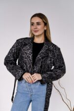 Женская Графитовая Кожаная Куртка Косуха в Леопардовый Принт - Короткая с Ремешком