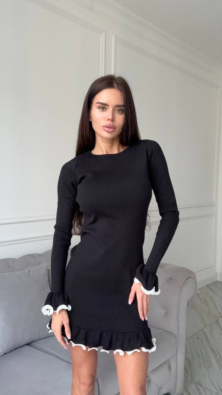 photo_2025-11-08_14-21-58 Женское Приталенное Черное Платье Мини с Окантовкой и Воланами