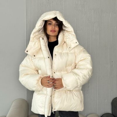 Женская Зимняя Объемная Молочная Куртка Пуховик Оверсайз с Капюшоном