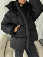 Женская Зимняя Объемная Черная Куртка Пуховик Оверсайз с Капюшоном