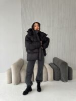 Женская Зимняя Объемная Черная Куртка Пуховик Оверсайз с Капюшоном