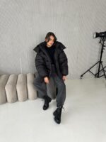 Женская Зимняя Объемная Черная Куртка Пуховик Оверсайз с Капюшоном