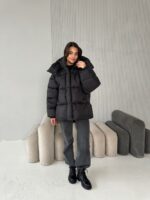 Женская Зимняя Объемная Черная Куртка Пуховик Оверсайз с Капюшоном