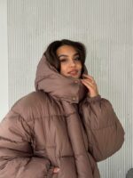 Женская Зимняя Объемная Коричневая Куртка Пуховик Оверсайз с Капюшоном