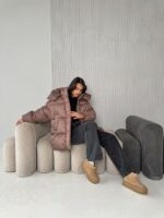 Женская Зимняя Объемная Коричневая Куртка Пуховик Оверсайз с Капюшоном