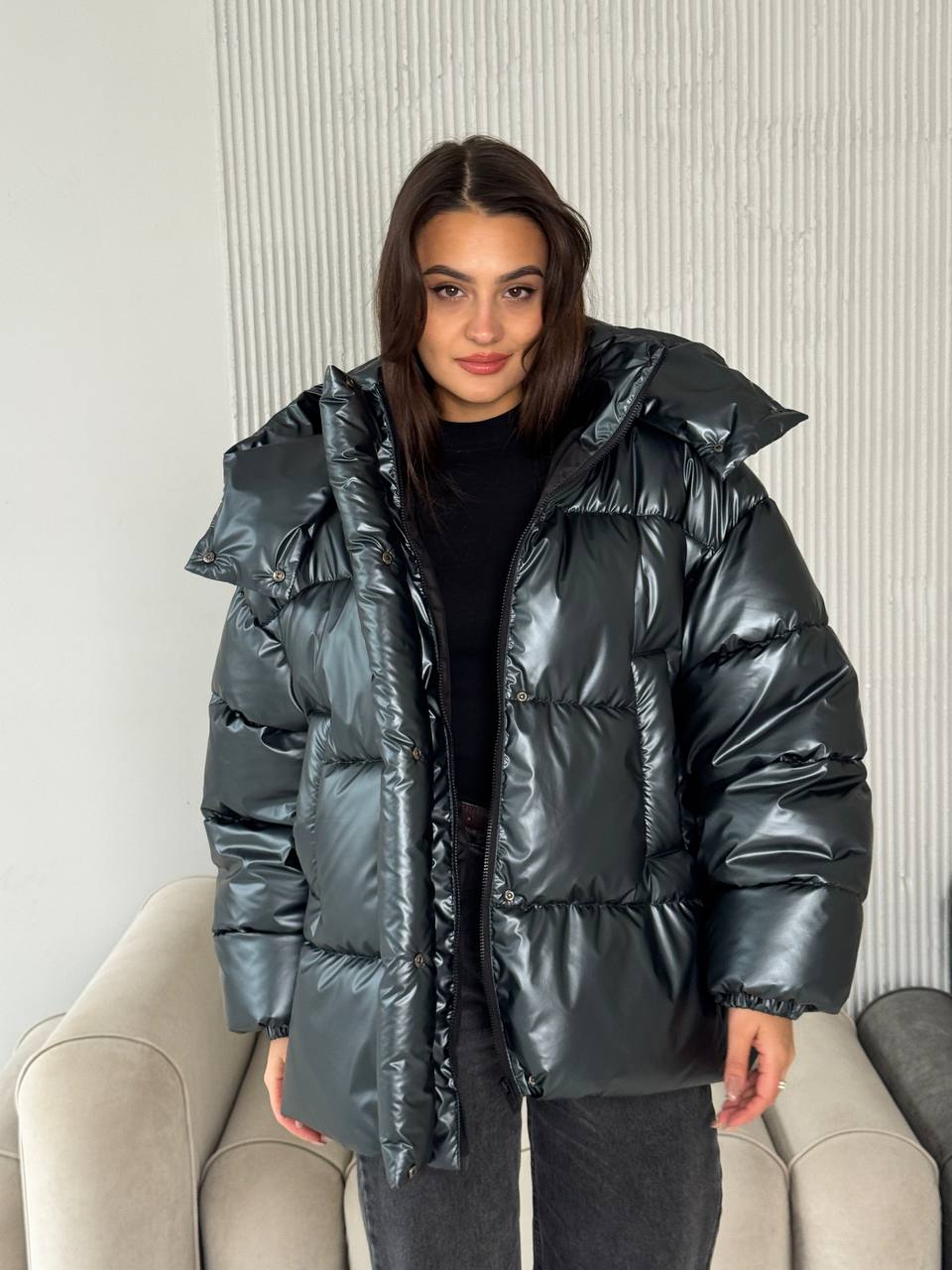photo_2025-11-09_10-43-45 Женская Зимняя Глянцевая Черная Куртка Пуховик Оверсайз - Объемная с Капюшоном