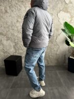 Мужской Утепленный Серый Анорак Плащевка с Капюшоном с Нашивкой на Рукаве