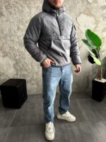 Мужской Утепленный Серый Анорак Плащевка с Капюшоном с Нашивкой на Рукаве