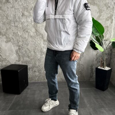 Мужской Утепленный Белый Анорак Плащевка с Капюшоном с Нашивкой на Рукаве