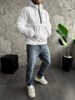 Мужской Утепленный Белый Анорак Плащевка с Капюшоном с Нашивкой на Рукаве