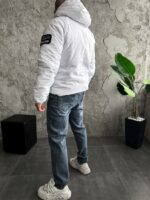 Мужской Утепленный Белый Анорак Плащевка с Капюшоном с Нашивкой на Рукаве