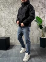 Мужской Утепленный Черный Анорак Плащевка с Капюшоном с Нашивкой на Рукаве