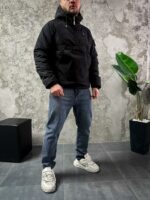 Мужской Утепленный Черный Анорак Плащевка с Капюшоном с Нашивкой на Рукаве